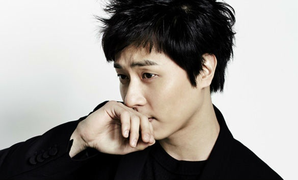 Fan noi gian voi thanh vien nhom nhac huyen thoai Shinhwa hinh anh