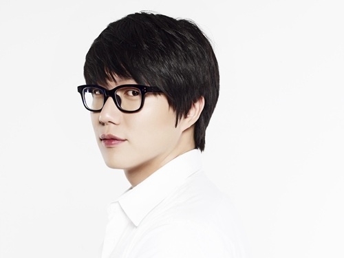 Sung Shi Kyung được mệnh danh là ông hoàng ballad của Kpop. Ảnh: mydaily