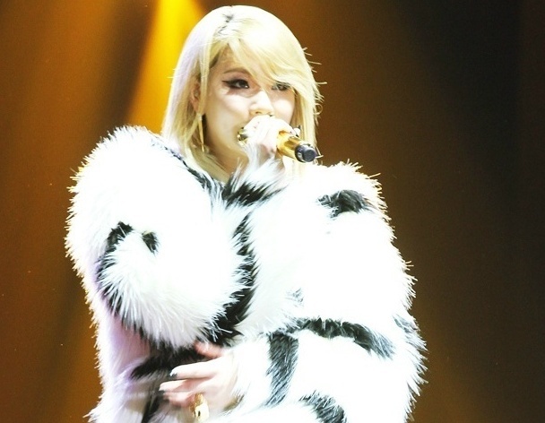 CL viết lời cho ca khúc solo của mình. Ảnh: diamondsoy