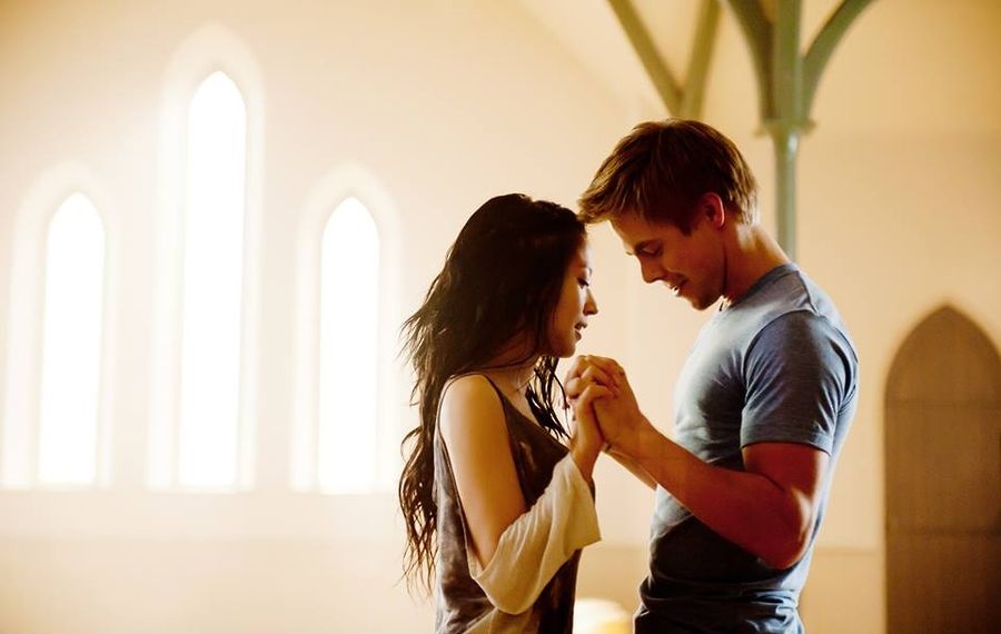 BoA cùng bạn diễn nam trong Make Your Move. Ảnh: wordpress