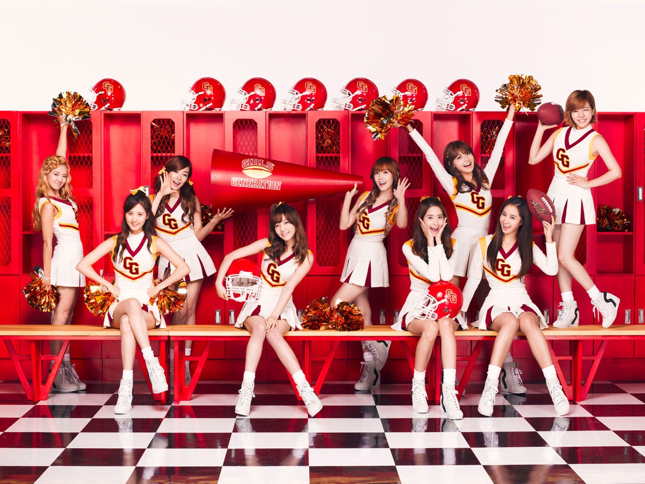 SNSD hút fan nhờ hình tượng nữ tính, vui tươi và gợi cảm. Ảnh: SM