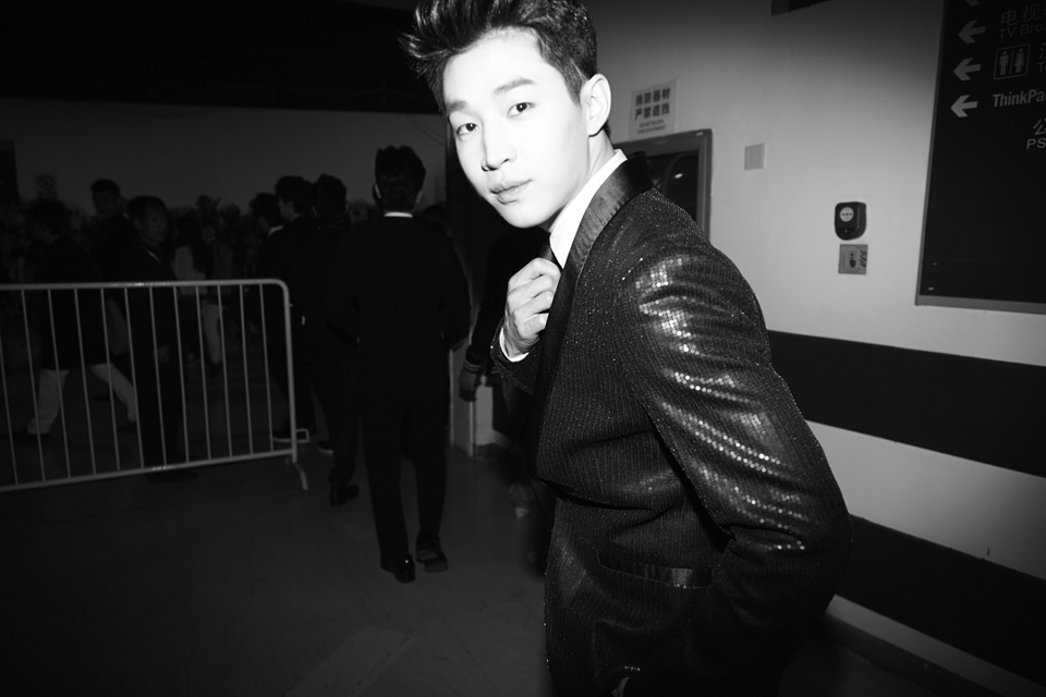 “Nhóm mẹ” Super Junior nhận 2 giải, gồm Nhóm nhạc xuất sắc và Nghệ sĩ được yêu thích nhất.