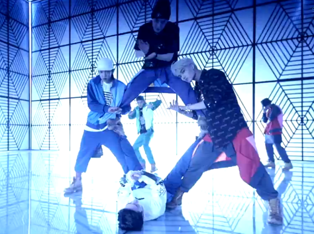 EXO dua fan lac vao me cung hinh anh