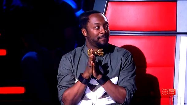 will.i.am khen 2NE1 tren The Voice Uc hinh anh