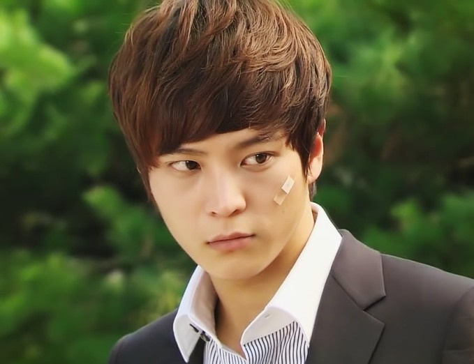 Joo Won vuong tinh tay tu cung cuu thanh vien Suju hinh anh