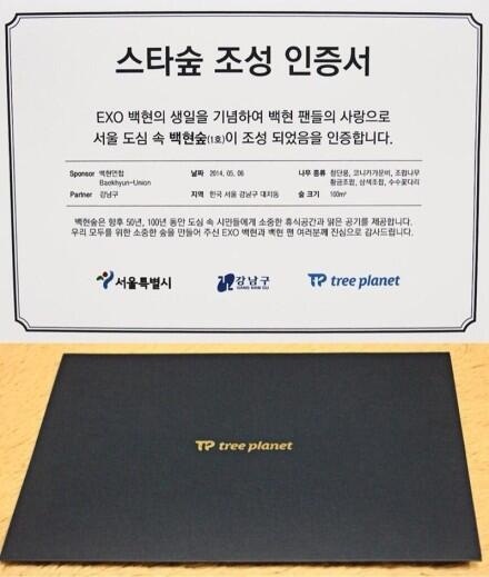 Đại diện 12 fan club của Baekhyun khoe ảnh chứng nhận rừng cây thần tượng. Ảnh: exofficial