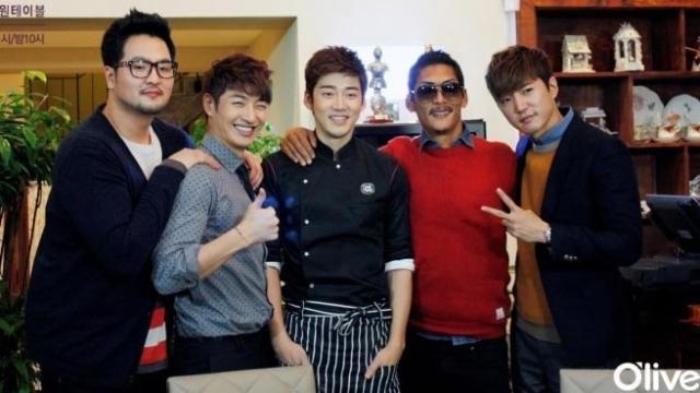 5 thành viên tái hợp kỷ niệm 15 năm ra mắt. Ảnh: olive