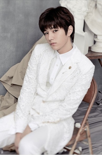 Ảnh tạo hình riêng của Myungsoo. 