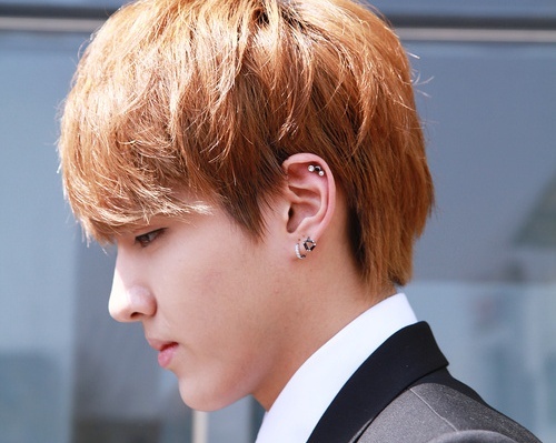Kris (EXO) lan dau phat bieu sau don kien hinh anh