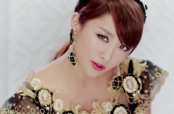 Nicole (KARA) theo hoc thay cua Celine Dion hinh anh