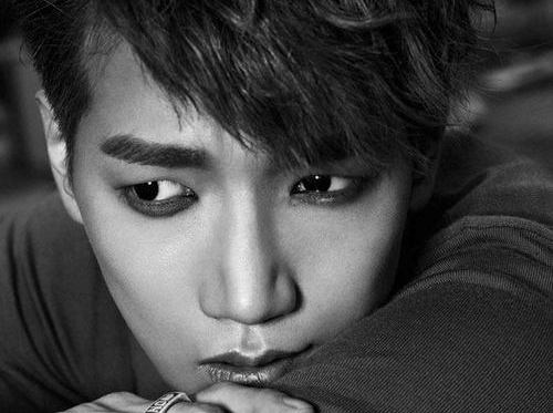 Jun.K mong thoat khoi cai bong cua 2PM hinh anh
