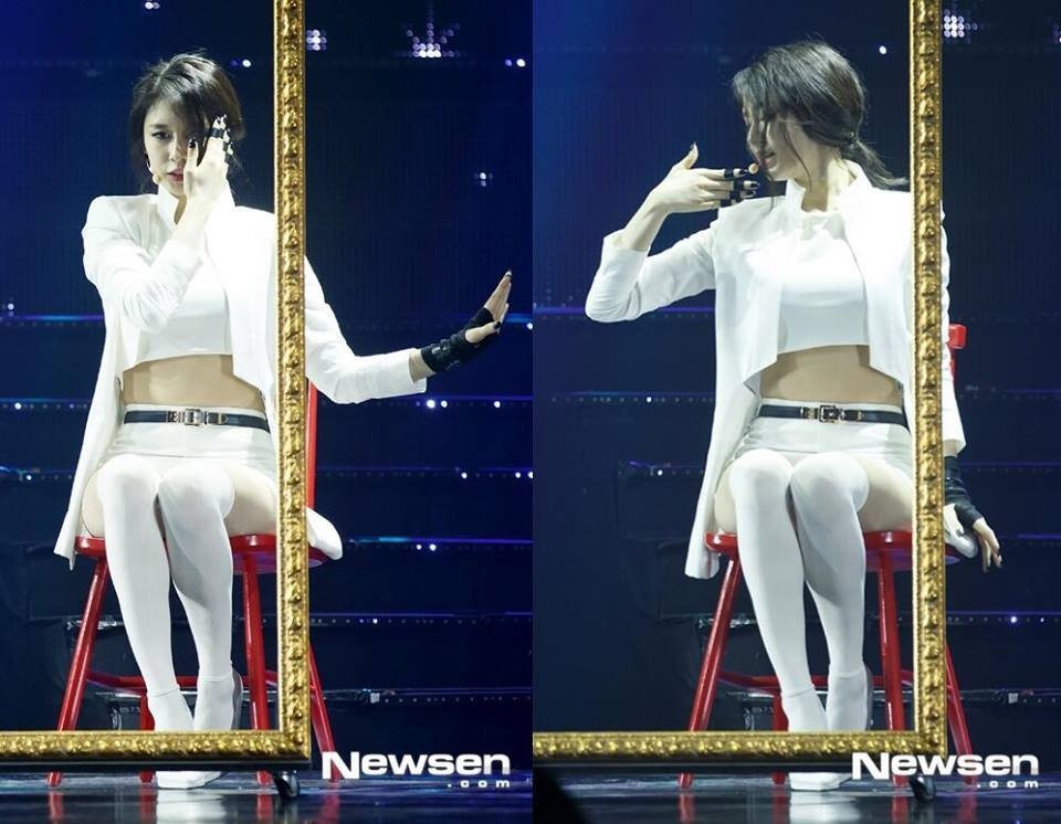 Vũ đạo qua gương thú vị. Ảnh: newsen