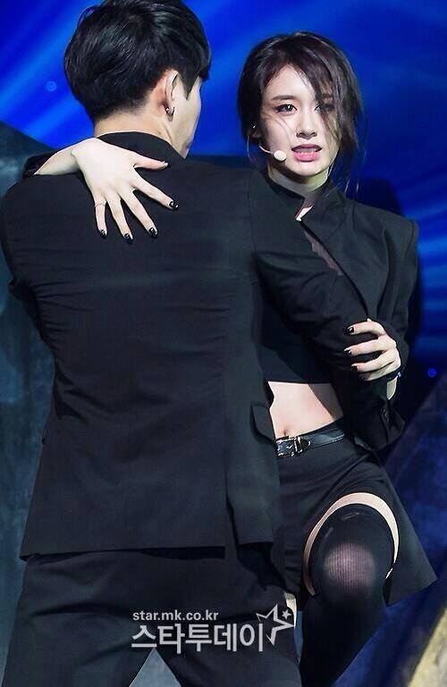 Jiyeon rất tự tin trên sân khấu solo. Ảnh: starmk