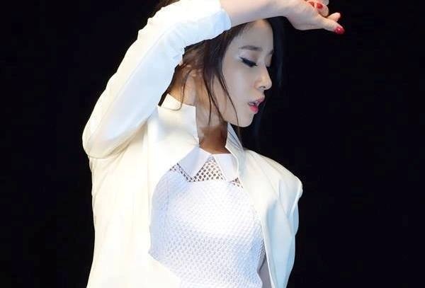 Vu dao lac hong cua Jiyeon (T-ara) bi cam hinh anh