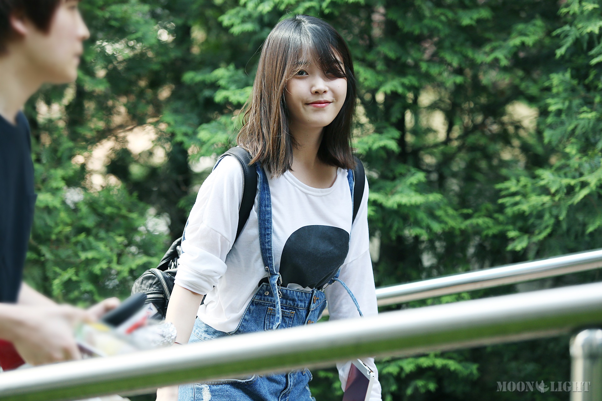 Nụ cười luôn thường trực trên môi IU. 