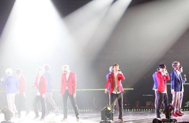 EXO chieu dai fan gan 40 tiet muc du thieu Kris hinh anh