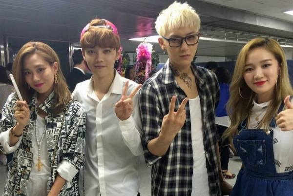 Dan sao Han hon ho di xem concert cua EXO hinh anh