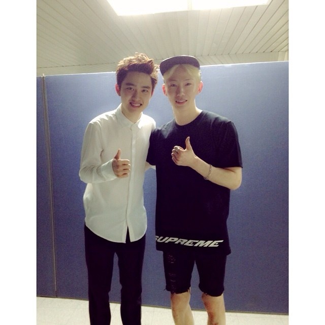 Jo Kwon (2AM) chia sẻ ảnh chụp sân khấu và cùng D.O ở hậu trường. Ảnh: instagram