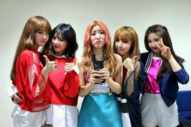 4minute cảm ơn fan sau khi giành cúp. Ảnh: onehallyu