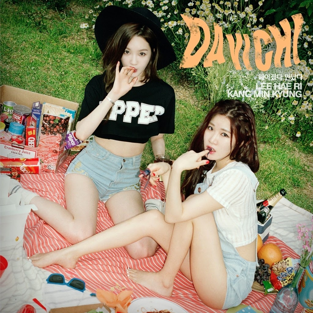 Davichi chọn chủ đề picnic cho ảnh teaser, dù 2 cô gái không xuất hiện trong MV. Ảnh: Core Contents Media