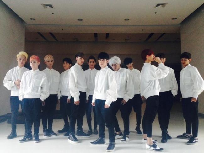 Millenium Boy (hay EXO-T) diện trang phục y chang. Ảnh: facebook