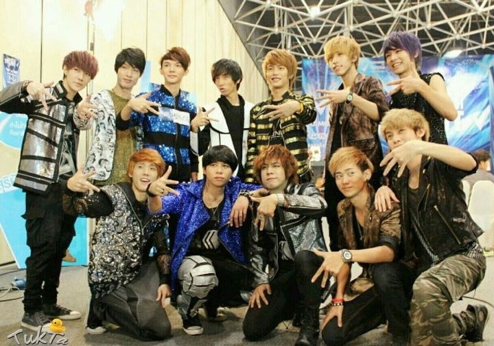 MB trong tạo hình giống EXO thời Mama. Ảnh: dekdcom