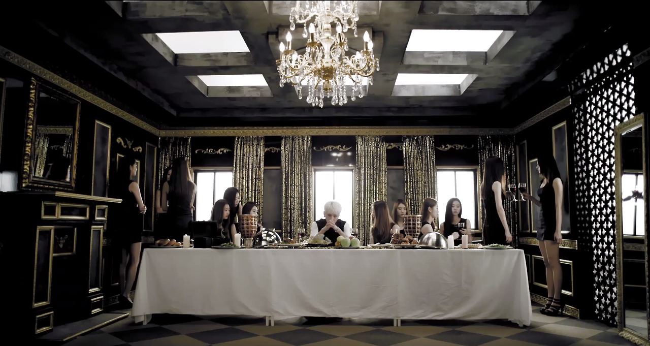 BEAST mượn cảm hứng từ bức danh họa The Last Supper. Ảnh: b2stprints