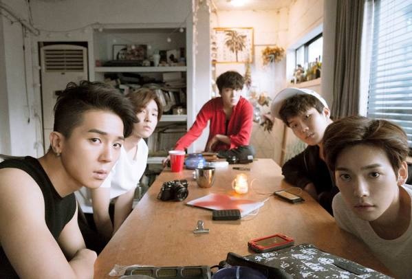 'Ong lon' YG va JYP truoc cuoc dua tan binh khoc liet hinh anh
