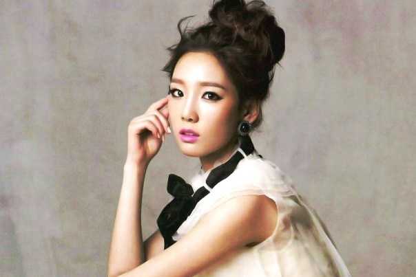 Taeyeon (SNSD) xin loi fan vi trot hen ho hinh anh