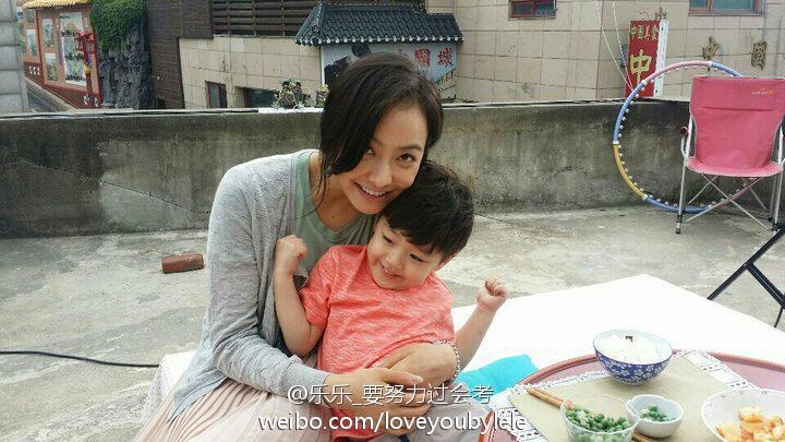 Cô tham gia diễn xuất trong MV của nữ ca sĩ Zhang Y