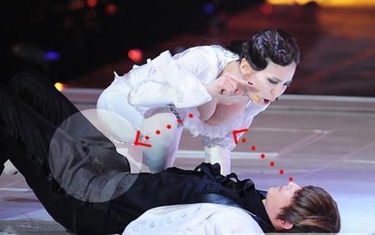 10 su co do mat cua sao nam Kpop hinh anh