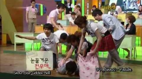 Lee Joon (MBLAQ) cũng được phen đỏ mặt vì vũ đạo quá đà. Xuất hiện trên chương trình Star Golden Bell, anh làm động tác xoạc chân hình chữ Y. Chiếc quần có lẽ không được thiết kế để co giãn nhiều, nên đã toạc ngay phần khó nói khiến tất cả những ai chứng kiến cười ồ. Các khách mời vội vàng lao ra, cầm khăn che và giải cứu Lee Joon. 