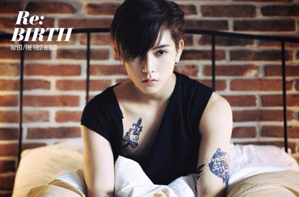 Hình ảnh mới của Ren pha trộn giữa vẻ đẹp nữ tính và nam tính đầy tự nhiên. Ảnh: allkpop