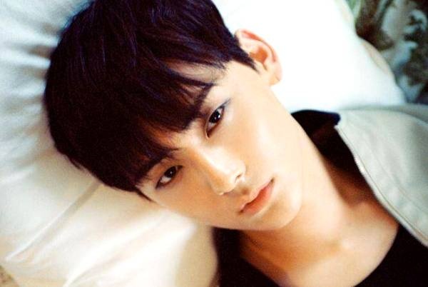 NU’EST tiep tuc khoe anh du fan hinh anh