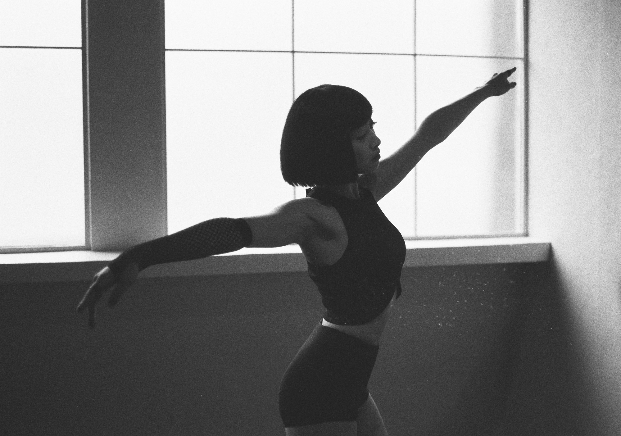 Giống như các thành viên khác, Victoria cũng khiến fan bối rối khi thử nghiệm nhiều tạo hình. 