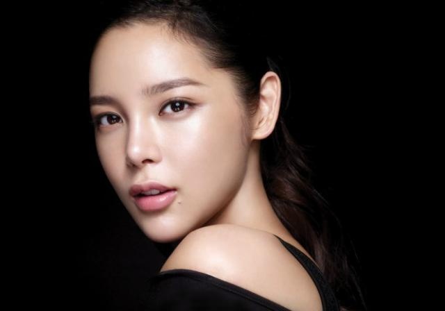 Lee Seung Yeon (ảnh trên) và Park Shi Yoon ra tòa vì sử dụng.