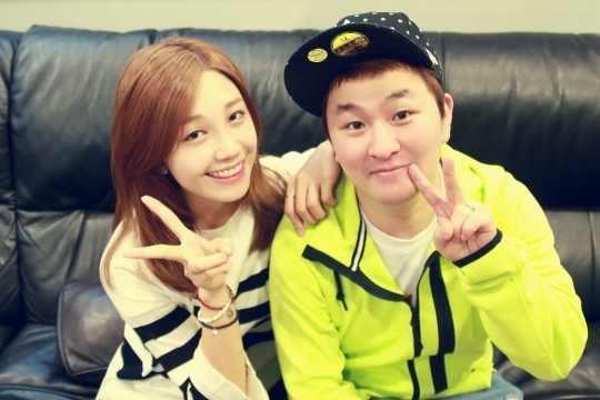 Eun Ji (Apink) khoe giong cuc khoe cung Huh Gak hinh anh