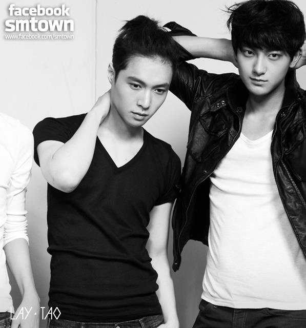 Lay (trái) và Tao thường xuyên cập nhật chia sẻ trên mạng xã hội. Ảnh: SM