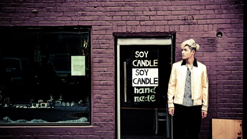 Kim Hyun Joong khoe ảnh bìa album điển trai và lãng tử. Ảnh: facebook