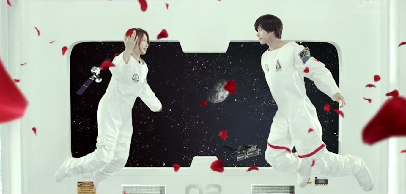 Bạn diễn của cô trong MV là Hansol, thuộc nhóm S.M.Rookies.