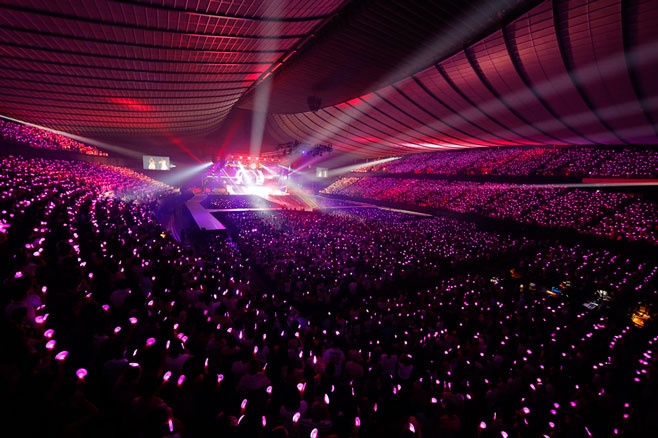 Pink Ocean (biển đèn hồng) của fan Nhật trong tour diễn Love & Peace tháng 7. Ảnh: sm