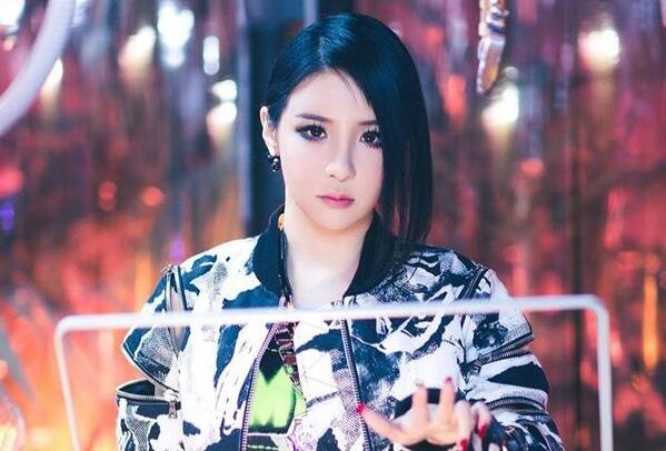 Scandal cua Park Bom, Taeyeon - Baekhyun lam kho concert moi hinh anh