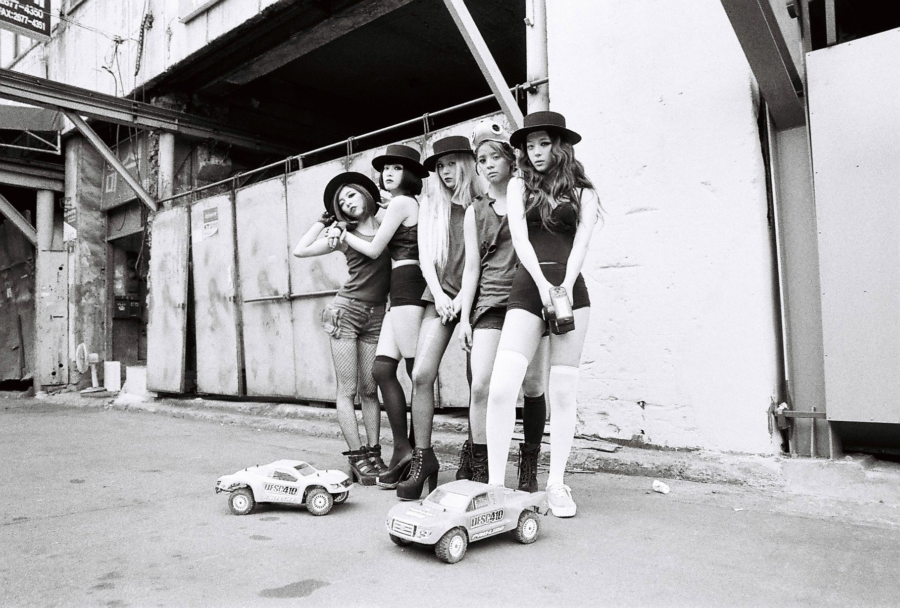 f(x) phát hành album Red Light ngày 