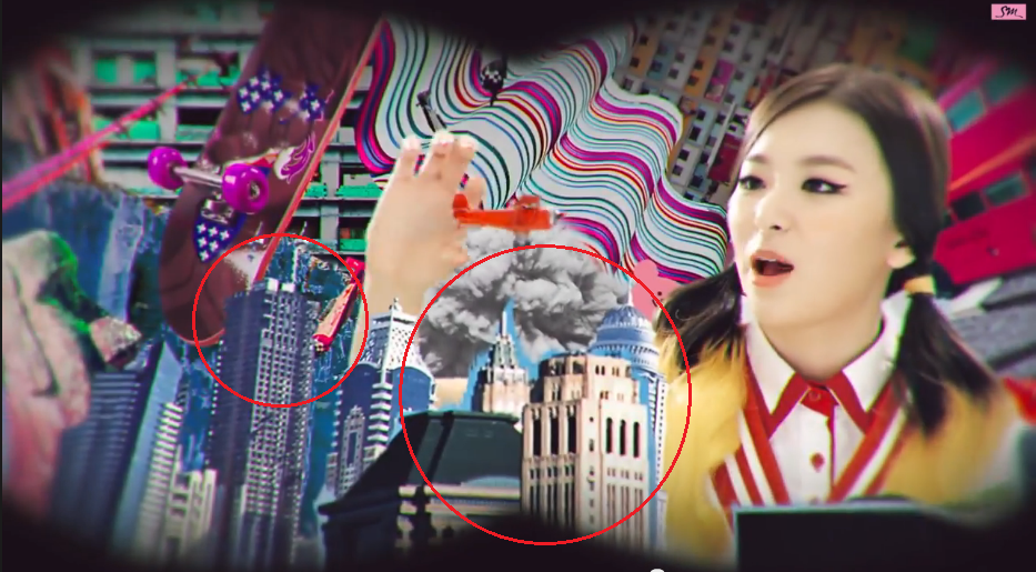 Cảnh Seulgi nghịch mô hình máy bay. Ảnh: onehallyu