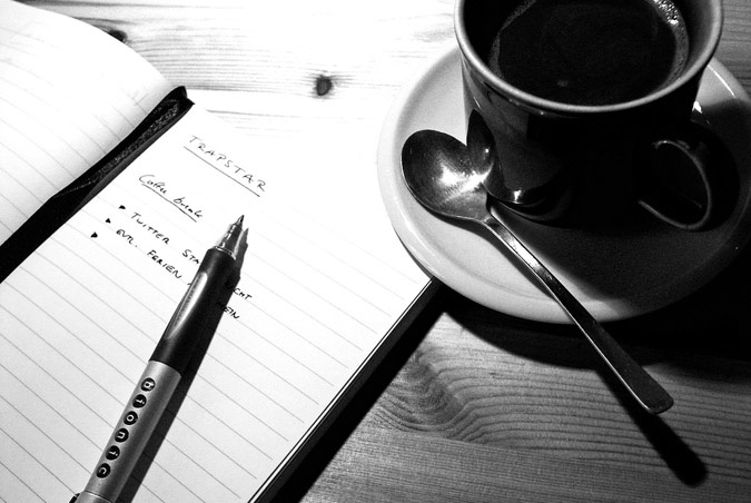 Song Tử có nhiều ý tưởng cần ghi lại.