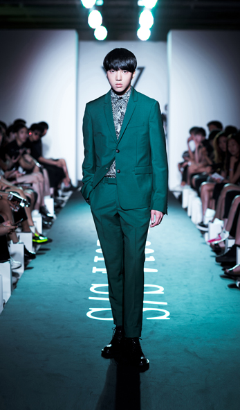 Trưởng nhóm Kang Seung Won. 