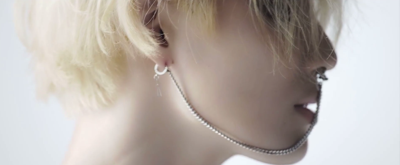 Vẻ đẹp lưỡng tính của Taemin trong teaser.