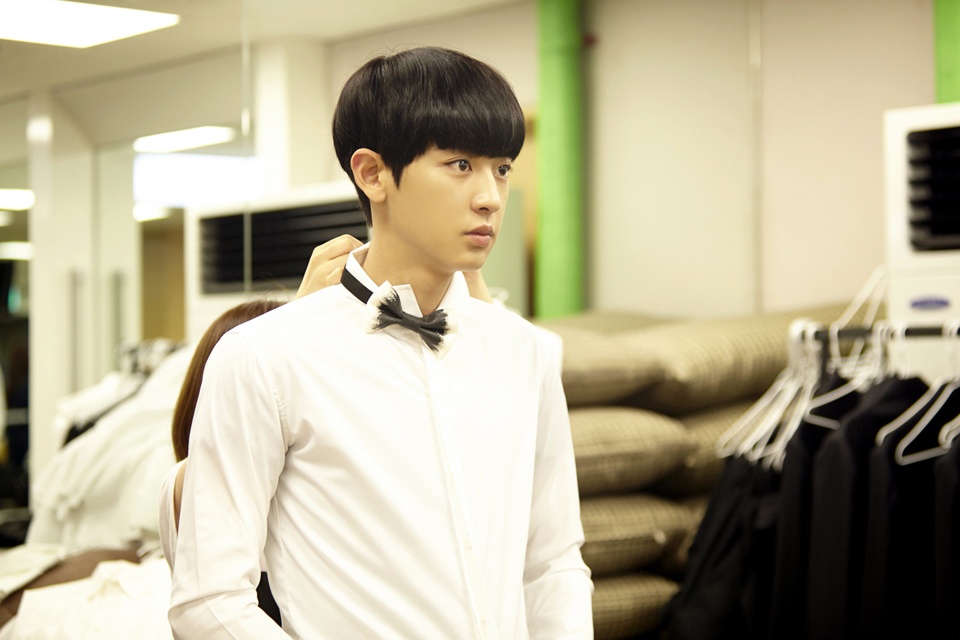 Chanyeol hứa để mốt đầu trọc nếu rating đạt 40%. 