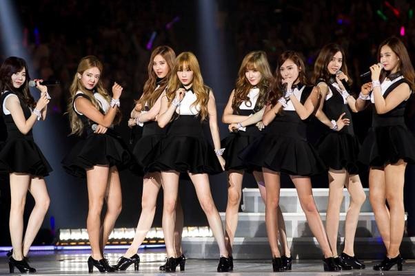 SNSD, G-Dragon nhan ‘con mua khen’ khi bieu dien o My hinh anh