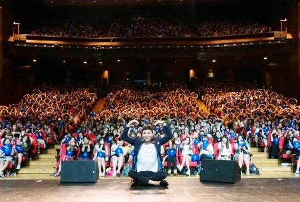 Cam dong voi thu tay gui fan tu Leeteuk (Super Junior) hinh anh